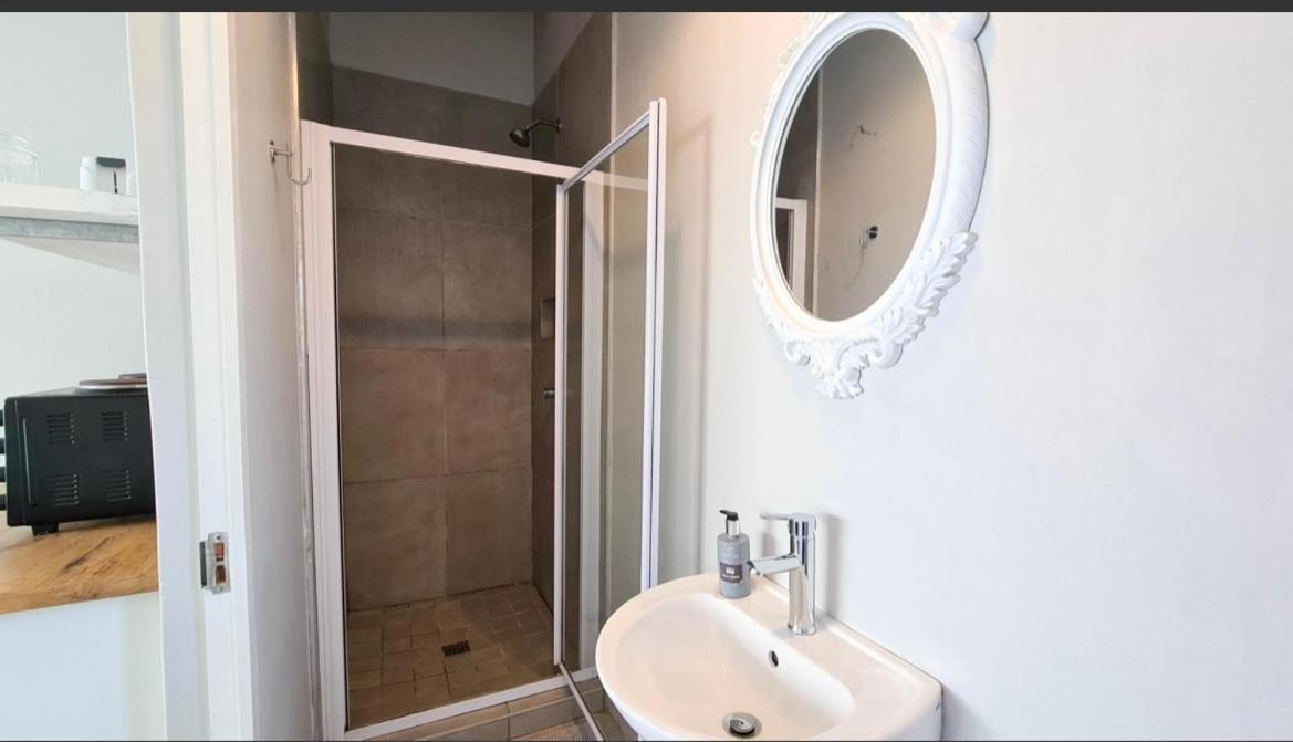 شرق لندن Second Best Accommodation المظهر الخارجي الصورة